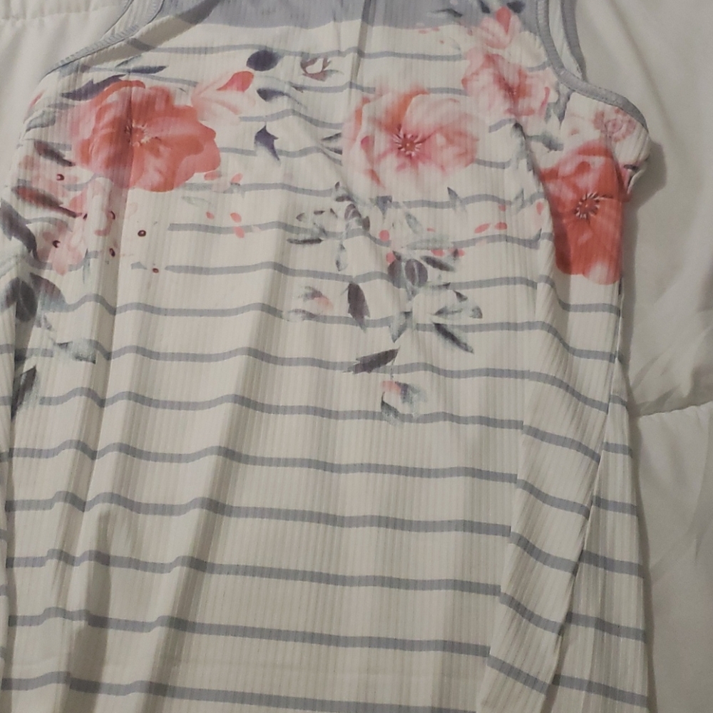 ♥️New Boutique sleevless floral top - Picture 5 of 5